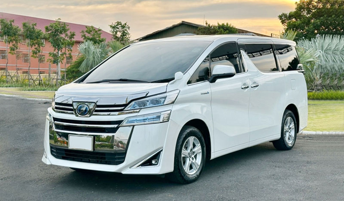 Toyota Vellfire Car Rental in Jaipur